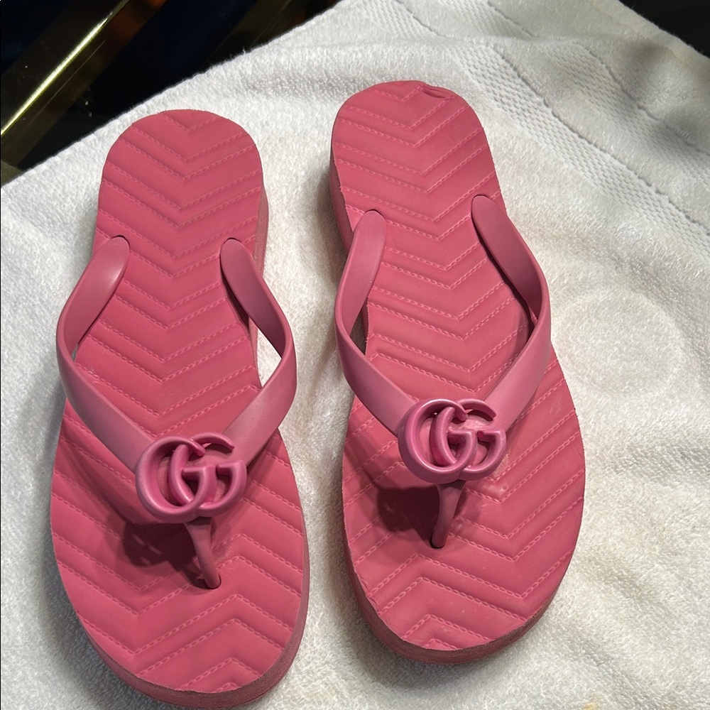 Gucci flip flop